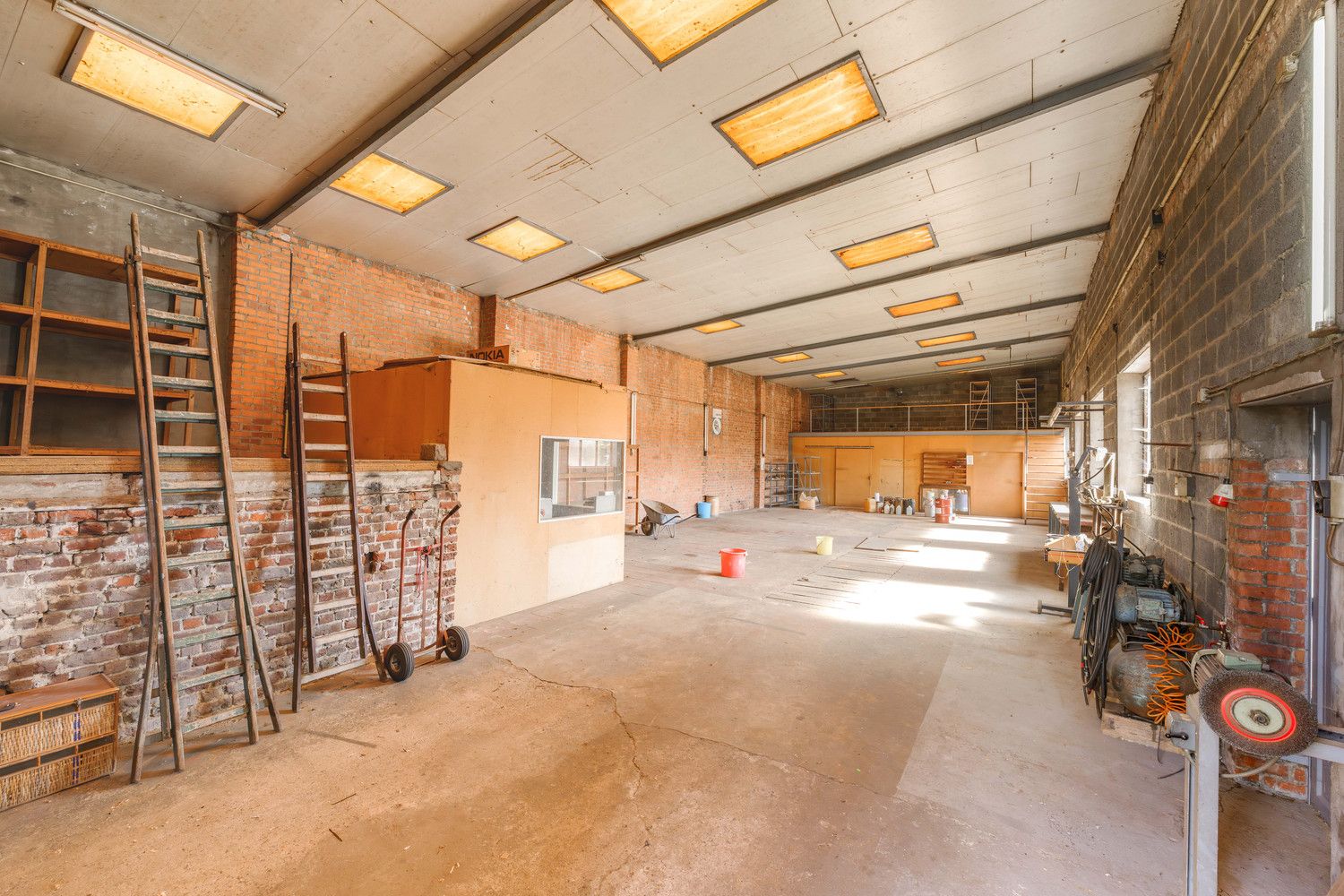 Totaal te renoveren woning te Ardooie. foto 30