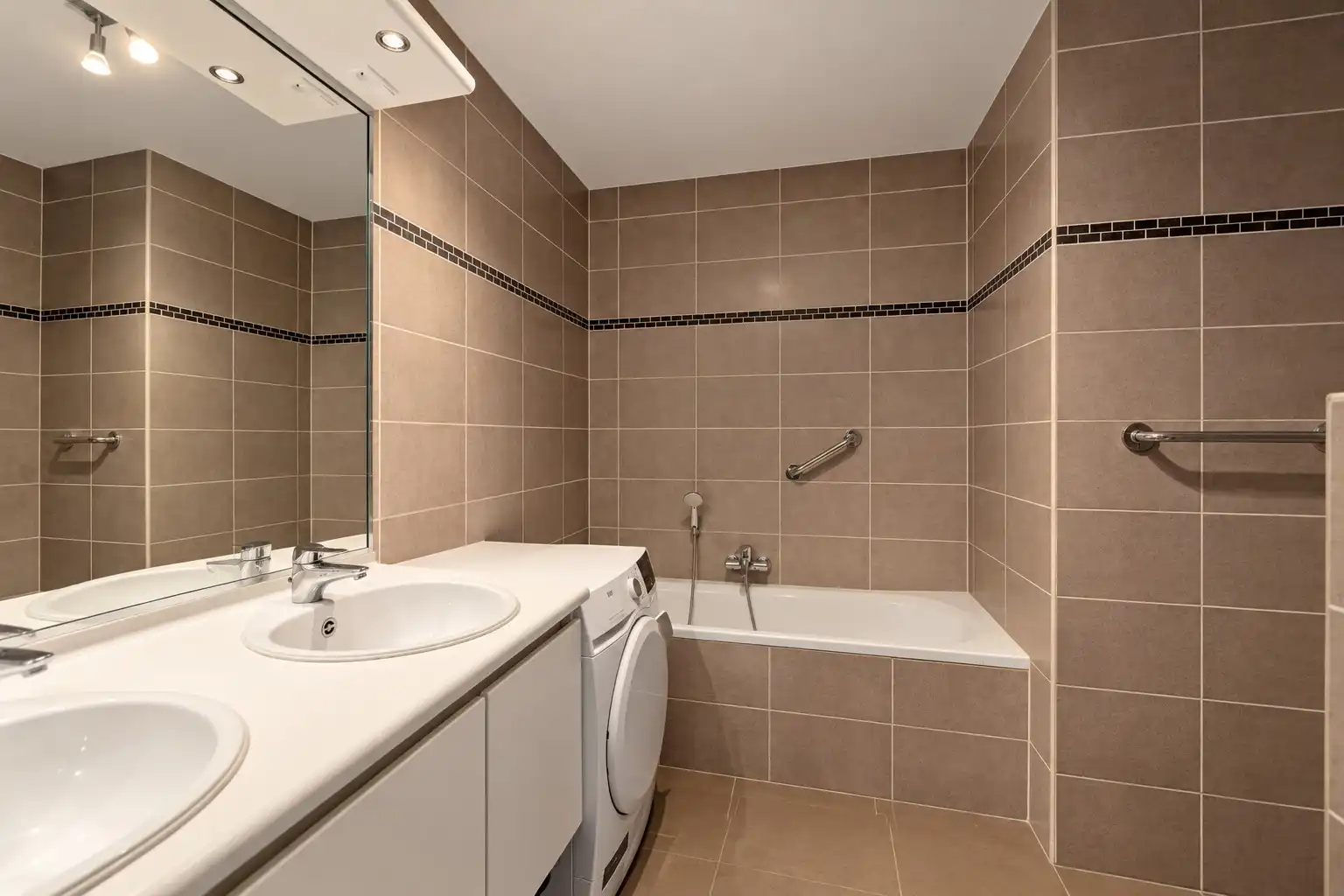 Ruim appartement met 2 slaapkamers. foto 5