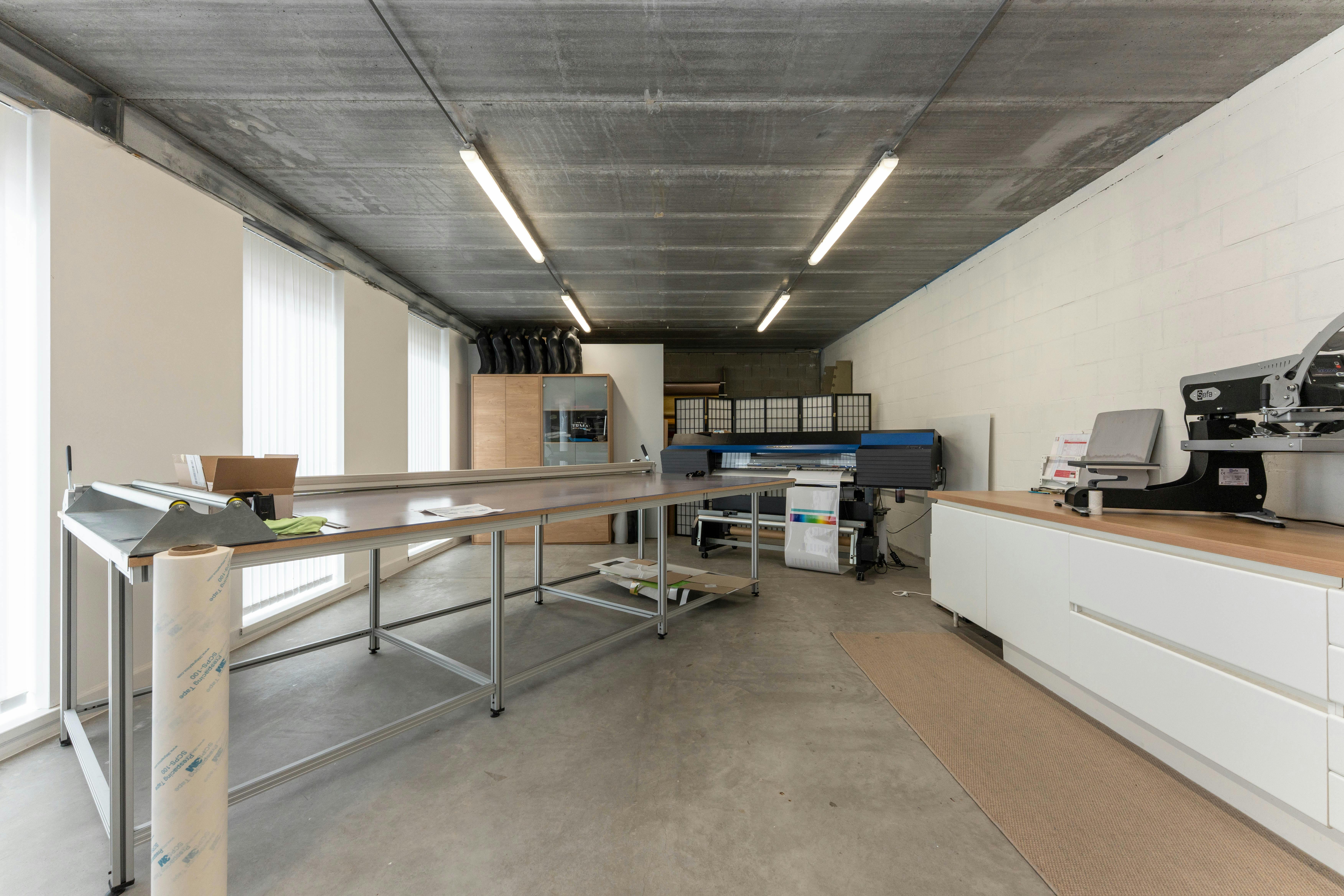 Moderne villa met zwembad en atelier te koop in Evergem foto 23