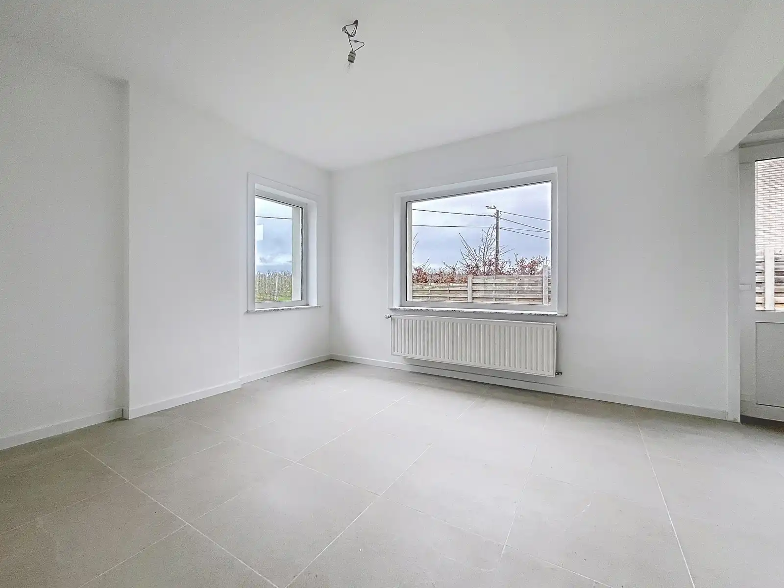 Instapklare gerenoveerde woning 3 slpks - tuin en garage foto 8