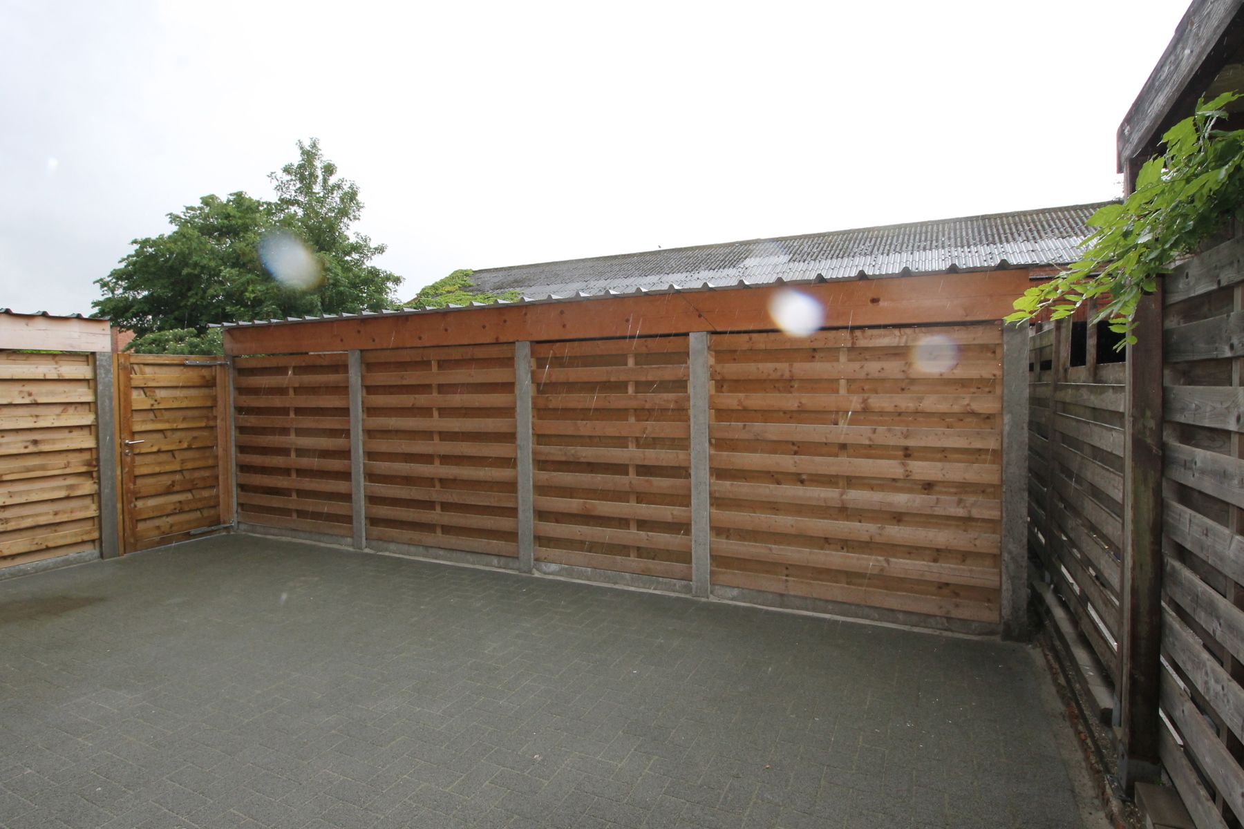 Een appartement op de benedenverdieping met 2 slaapkamers, ruim terras en carport. foto 13