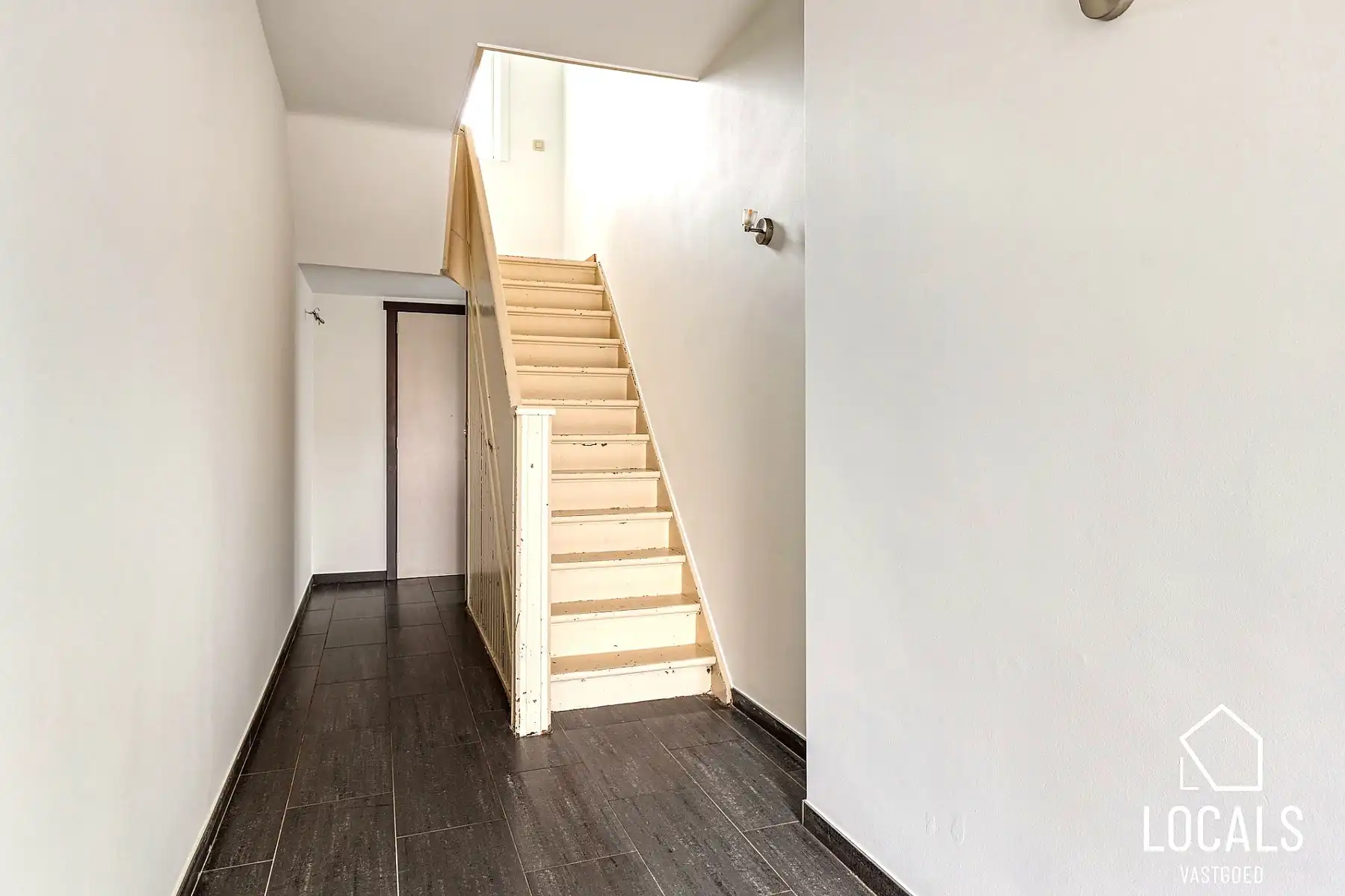 Instapklare gezinswoning met 4 slaapkamers en tuin foto 11