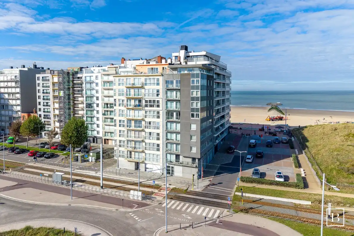 Hoogwaardig gerenoveerd appartement nabij de zeedijk foto 2