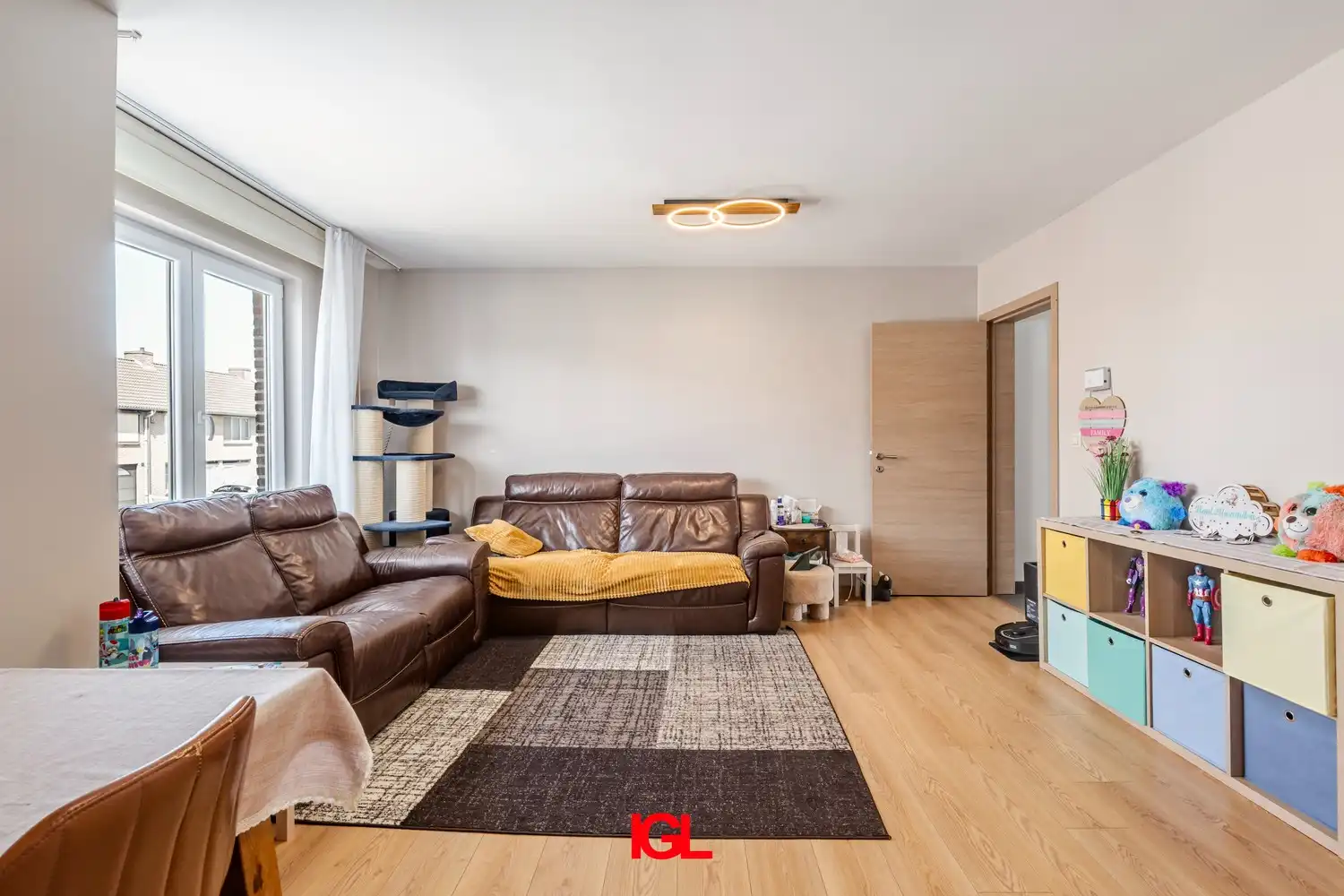 3-gevel woning met zuidgerichte tuin en garage foto 3