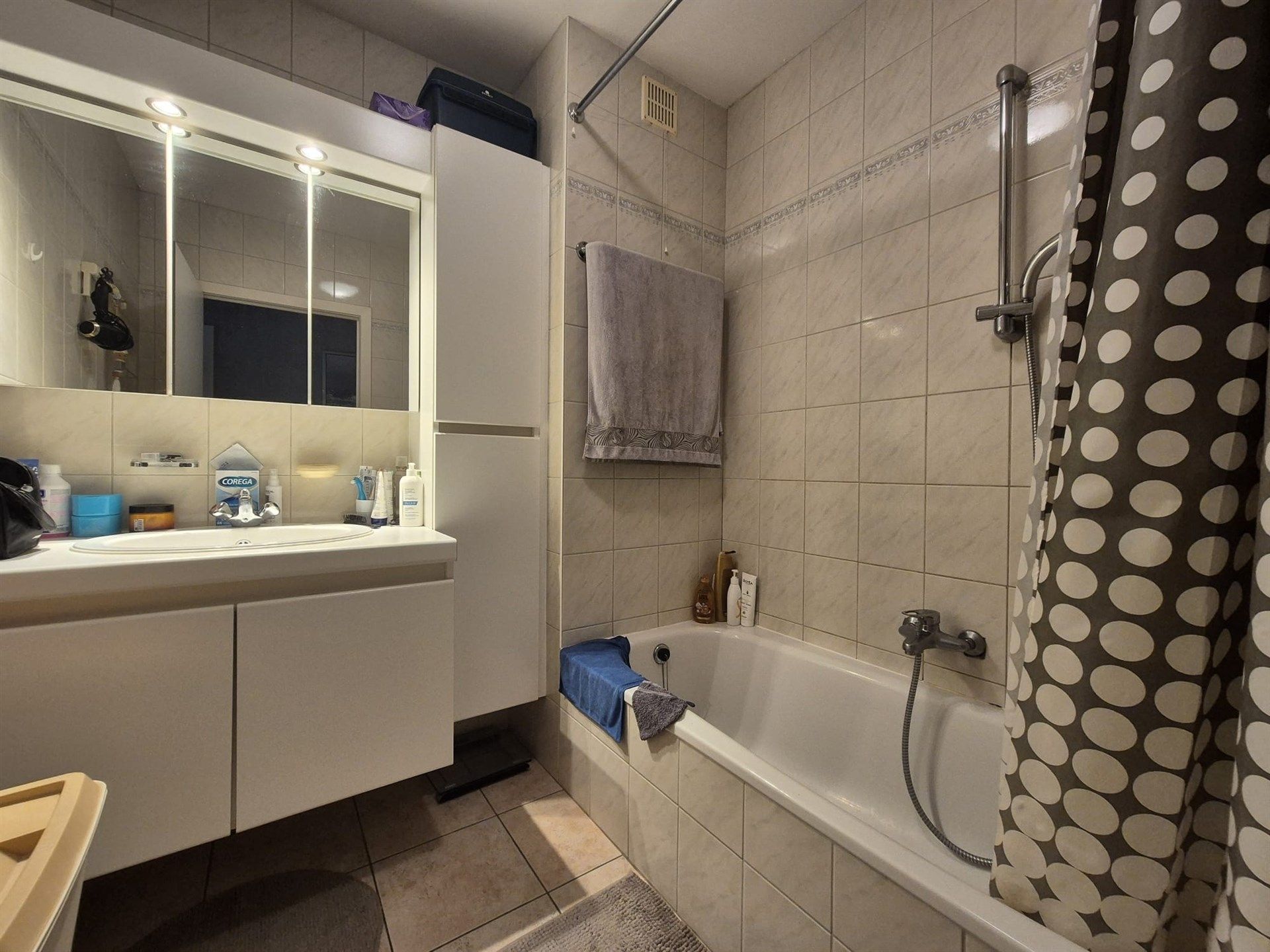 Ruim appartement met garage gelegen op het eerste verdiep vlakbij de Warande. foto 19