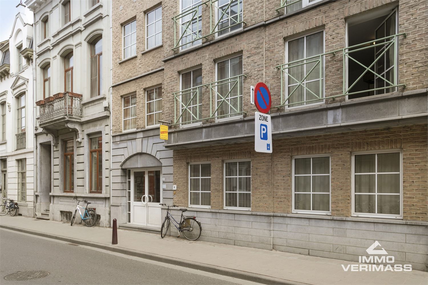 Gerenoveerde duplexstudio met aparte slaapkamer en ondergrondse parking gelegen op goede locatie in centrum Leuven foto 22