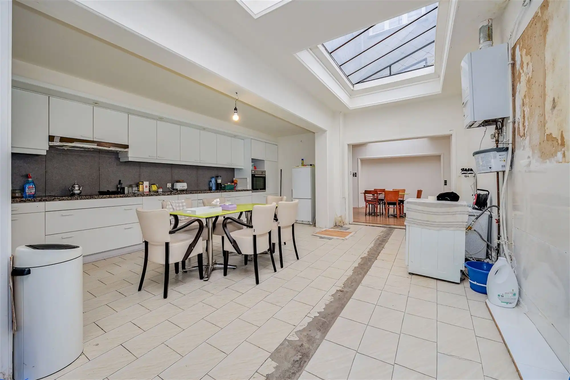 Instapklaar huis met magazijn in het centrum foto 12