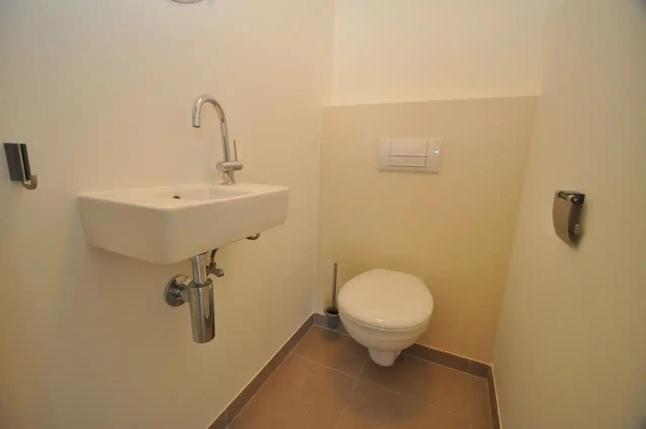 Lichtrijk appartement met twee slaapkamers, centraal gelegen. foto 8