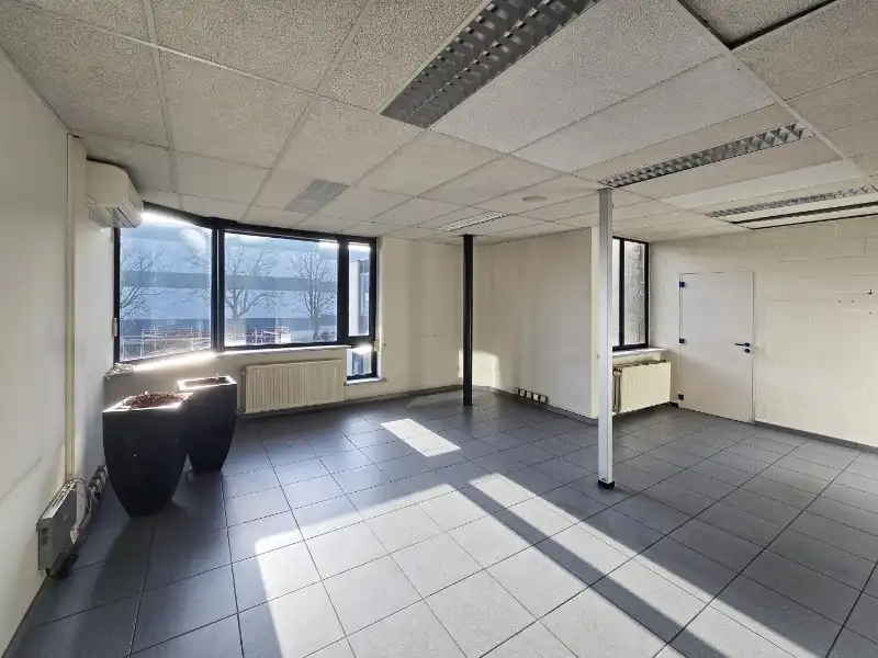 Kantoorgebouw te huur foto 9
