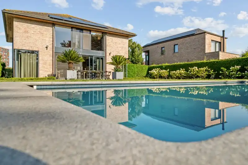 Ruime villa met zwembad  foto 28