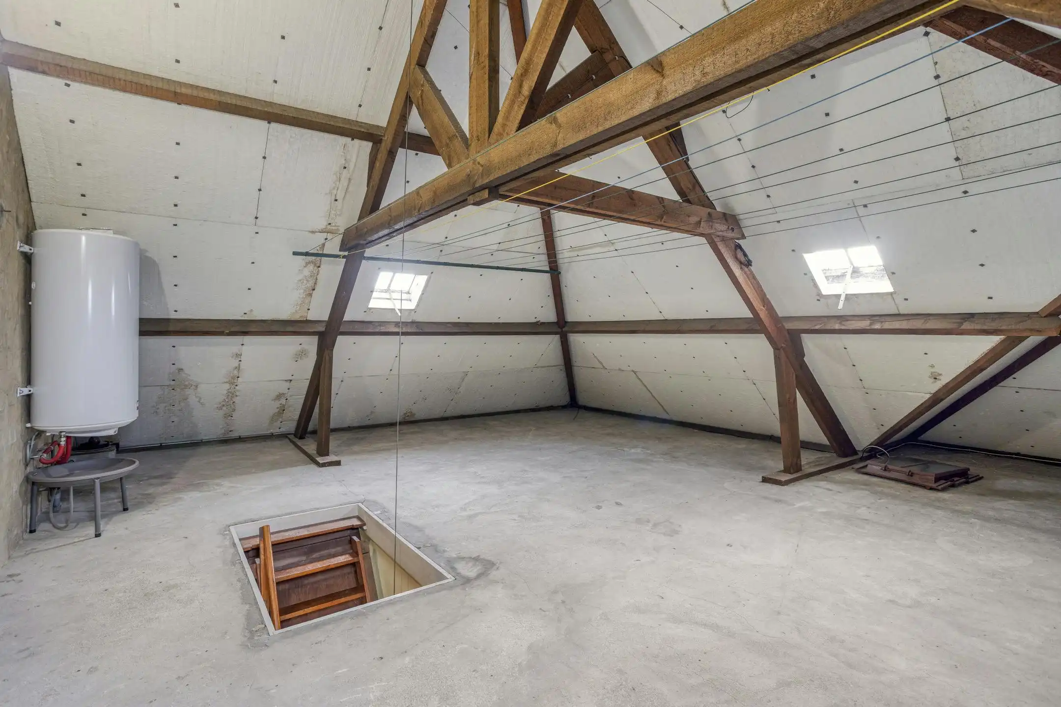 Te renoveren statige woning met royale tuin in Ardooie foto 21