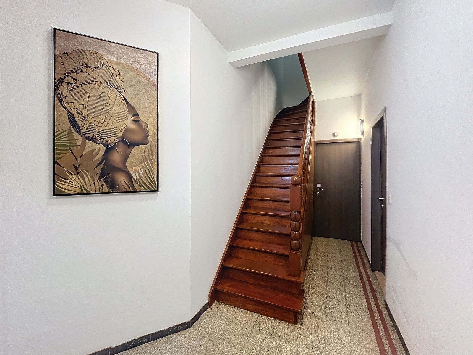 Instapklaar 1 slaapkamer appartement op het 1ste verdiep te huur.  foto 2