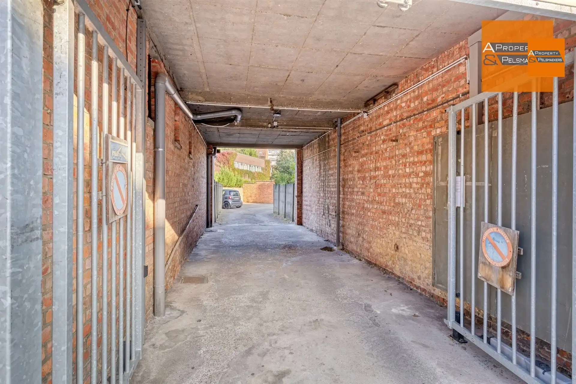  BOD AANVAARD  58  gesloten garageboxen foto 5