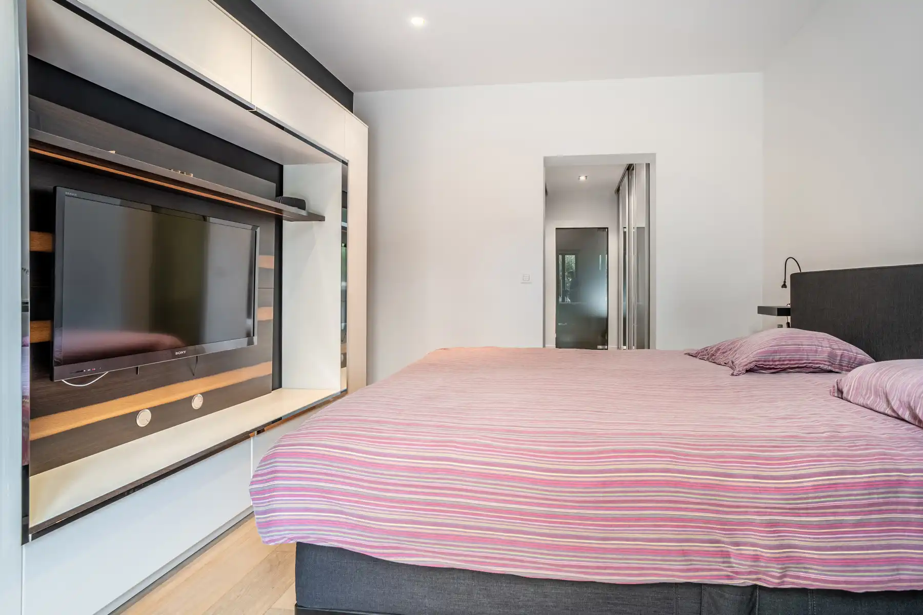 Vrijstaande woning met veel ruimte, in het groen aan de rand van Halle foto 22
