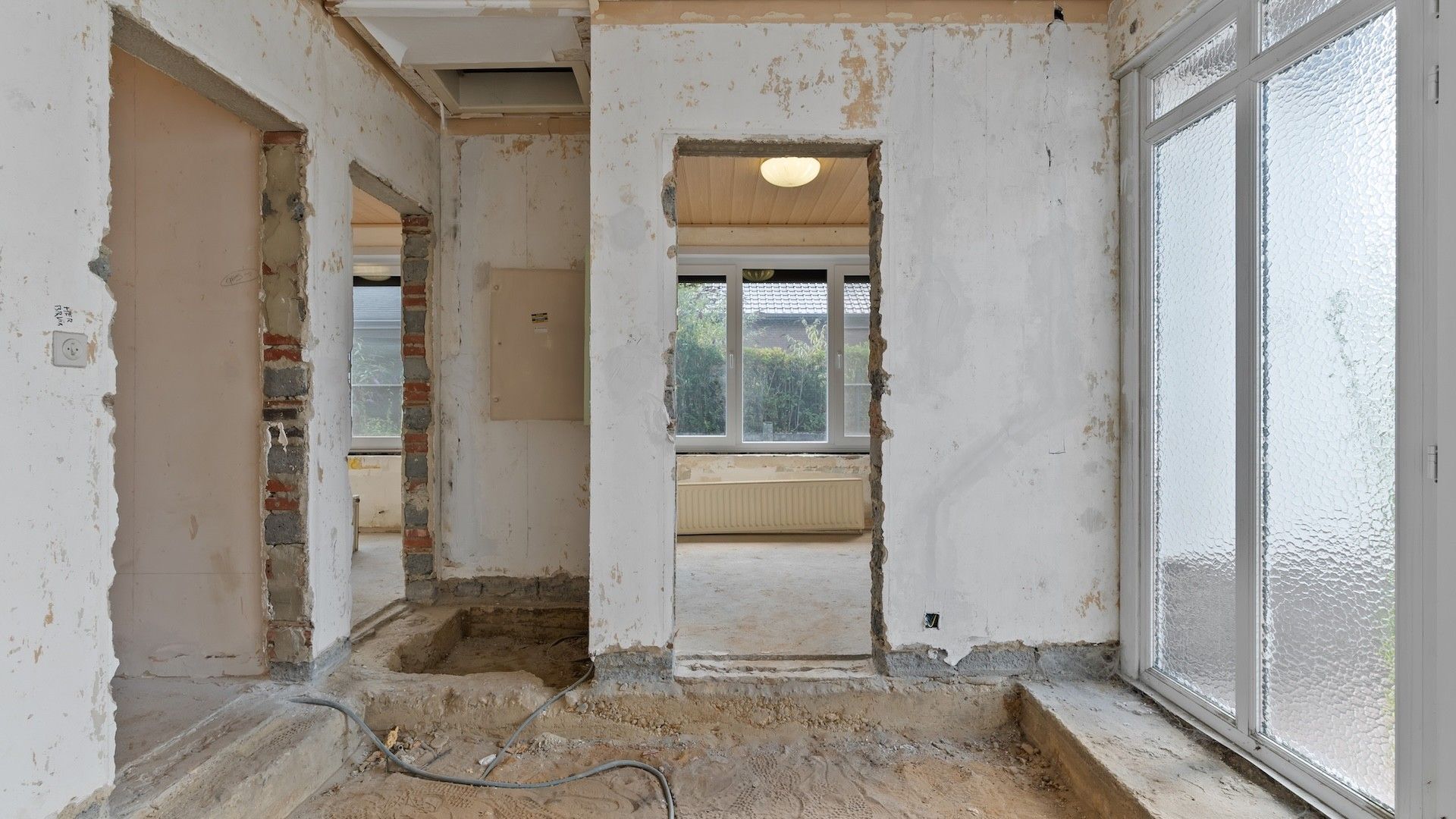 Te renoveren woning (O.B.) met 3 slaapkamers op 6a 48ca foto 7