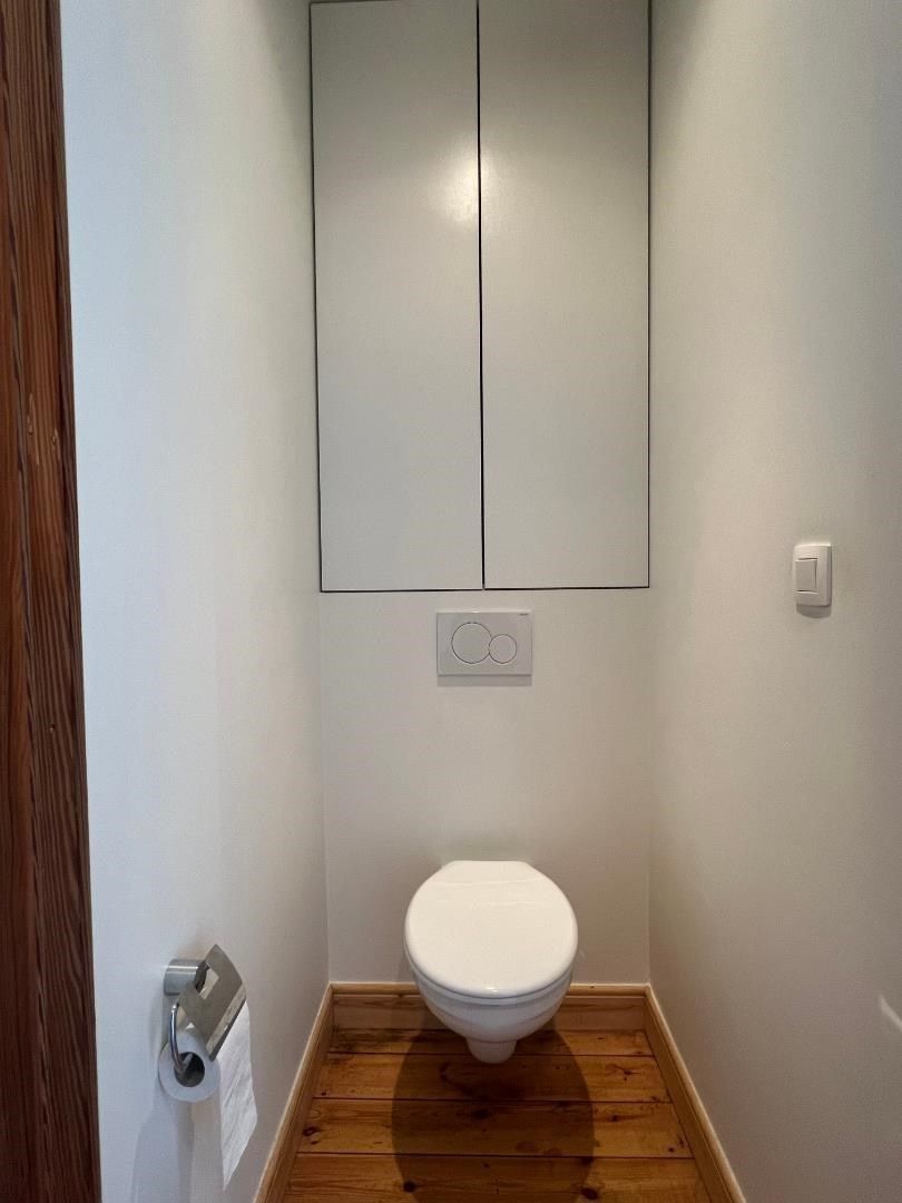 GELIJKVLOERS 1-SLAAPKAMER APPARTEMENT MET TERRAS IN CENTRUM IEPER foto 11