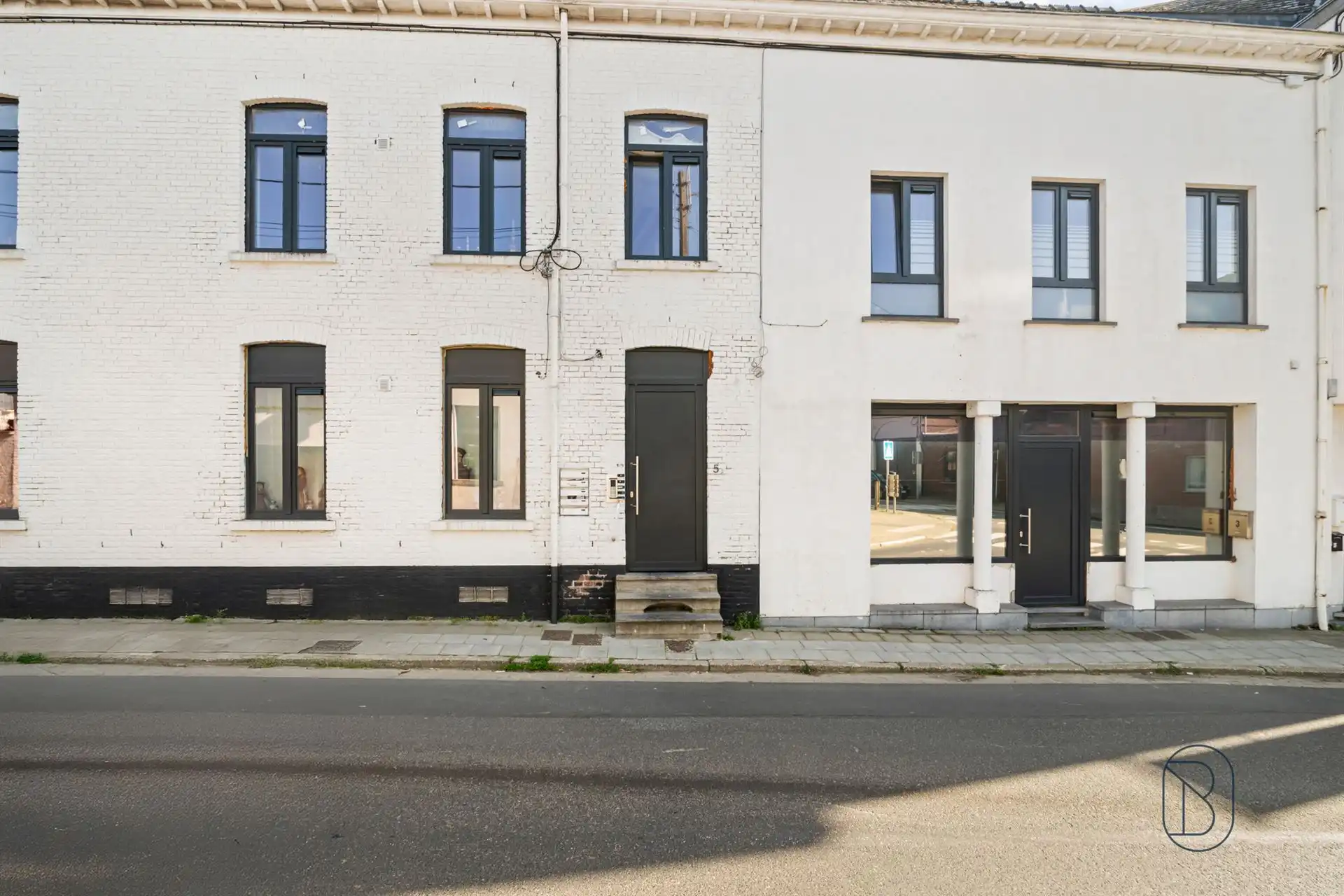 Opbrengsteigendom met 14 app en handelsruimte in Ellezelles foto 13