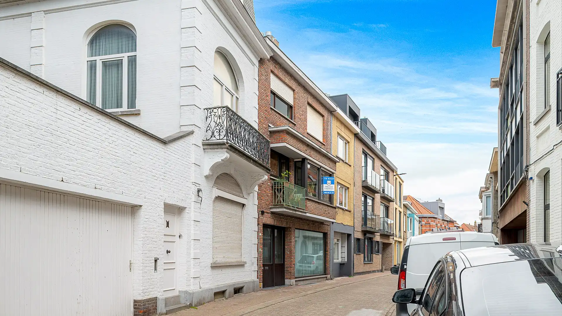 Grote woning met veel potentieel te Heist foto {{pictureIndex}}