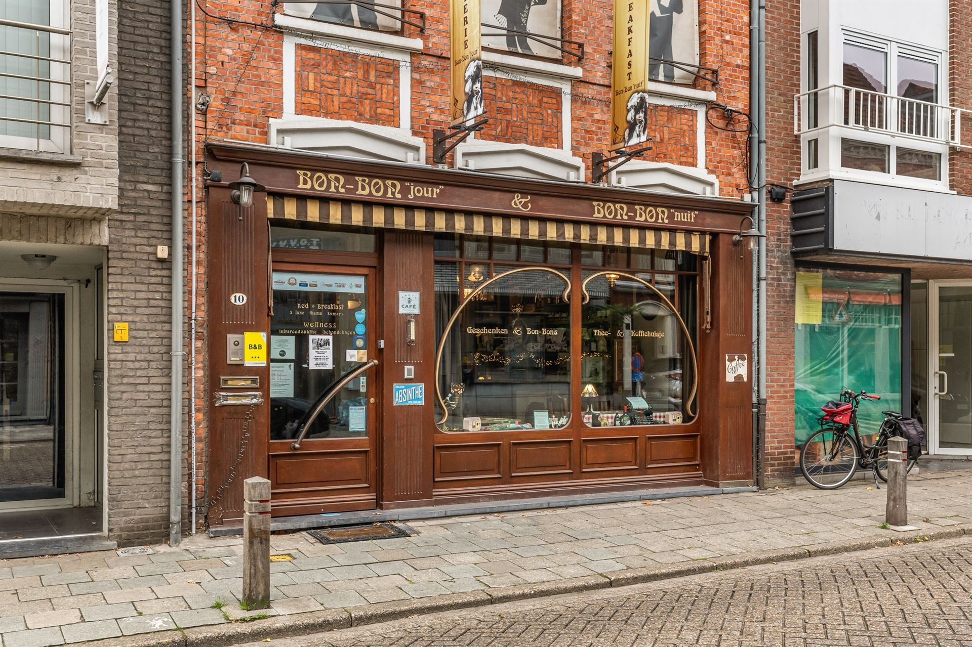 B&B met appartement en winkelruimte. foto {{pictureIndex}}