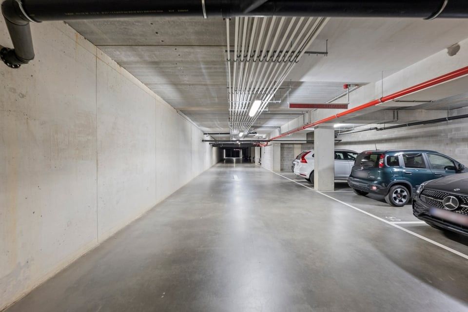 KNAP INSTAPKLAAR APPARTEMENT MET STAANPLAATS IN HET CENTRUM VAN HASSELT foto 24