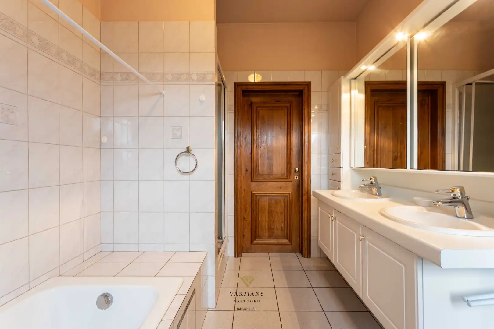 Elegante villa op 5000 m² op een gegeerde locatie foto 13