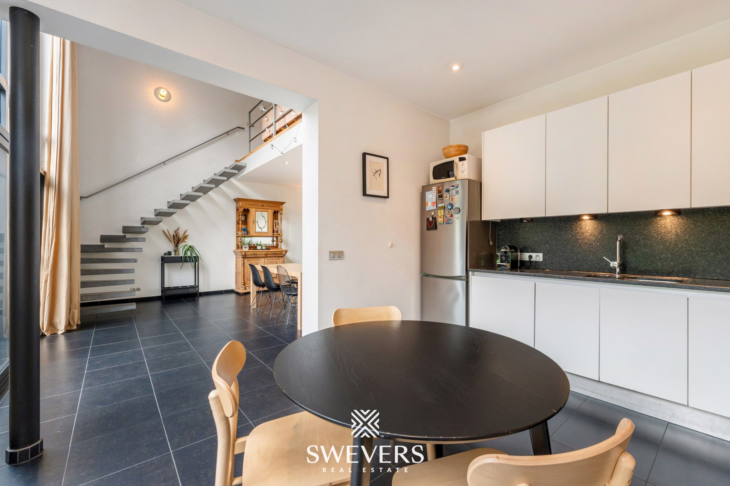 Totaal gerenoveerde karaktervolle woning met zicht op groen foto 16