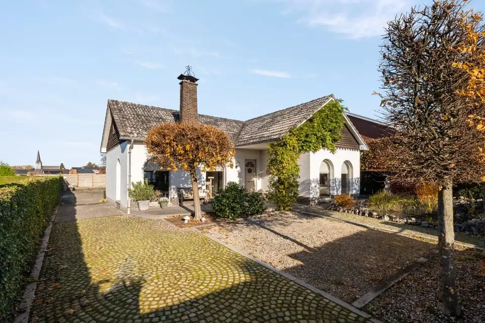 RUIME EN RUSTIG GELEGEN BUNGALOW MET 4 SLKS EN ZWEMBAD OP EEN PRACHTIG PERCEEL VAN 764M² foto 41