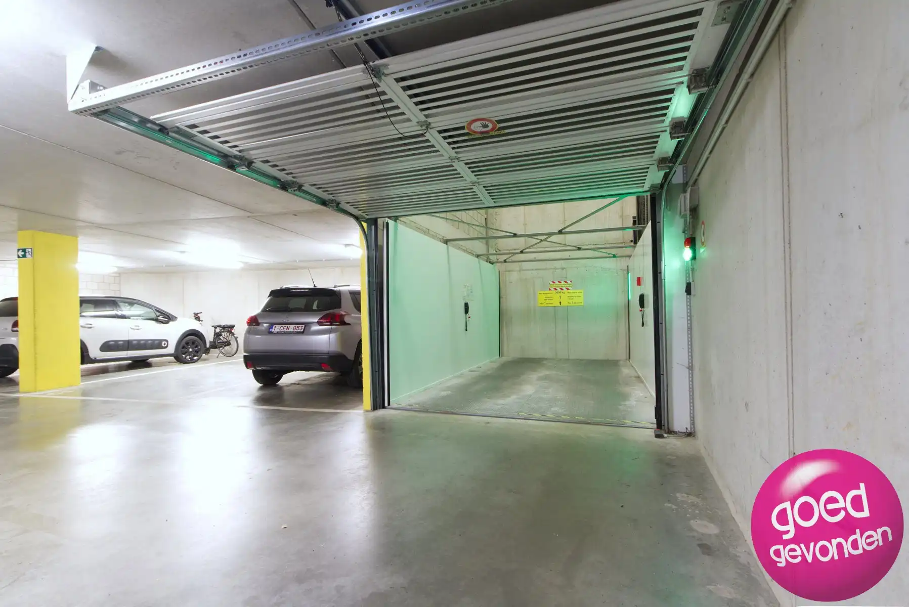 ONDERGRONDSE PARKEERPLAATS - CENTRUM - VEILIG - AUTOLIFT foto 9