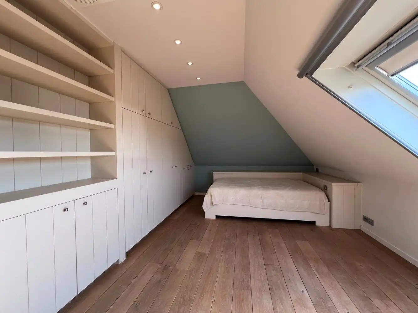 Instapklare woning met 5 slaapkamers en praktijk/kantoorruimte foto 20