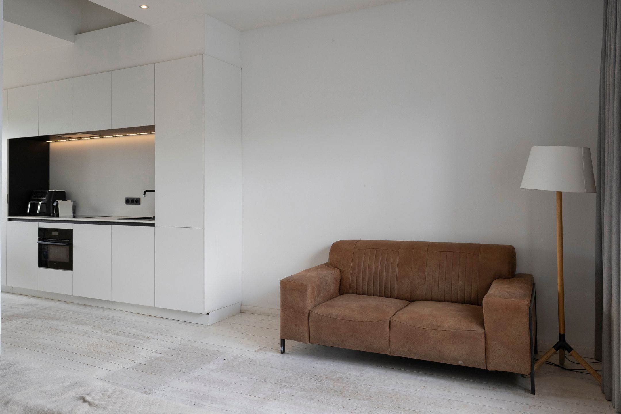 Moderne kantoorruimte + appartement met terrassen foto 11