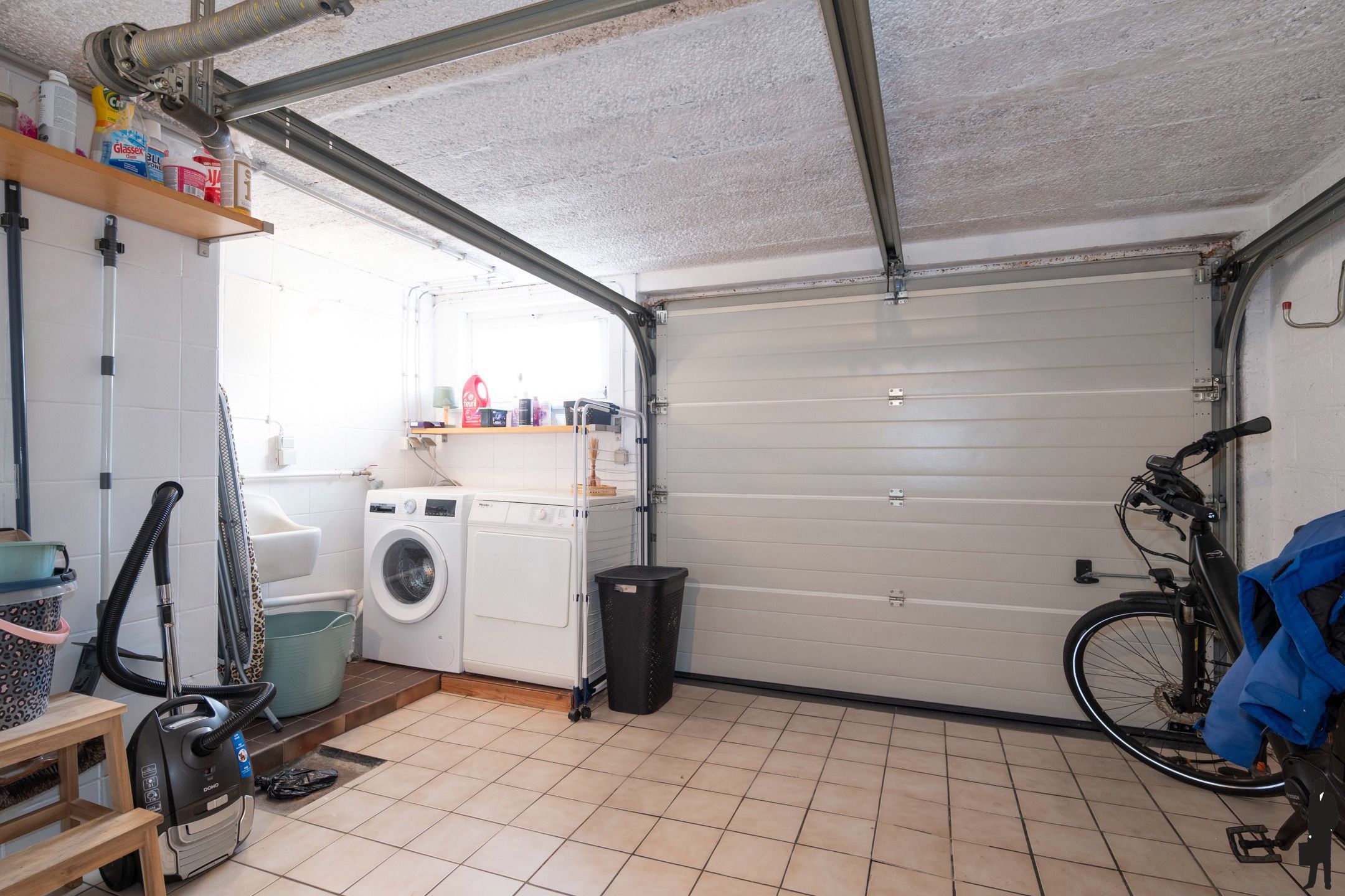Gezinswoning met garage, tuin en 3 slaapkamers op 527 m² foto 8