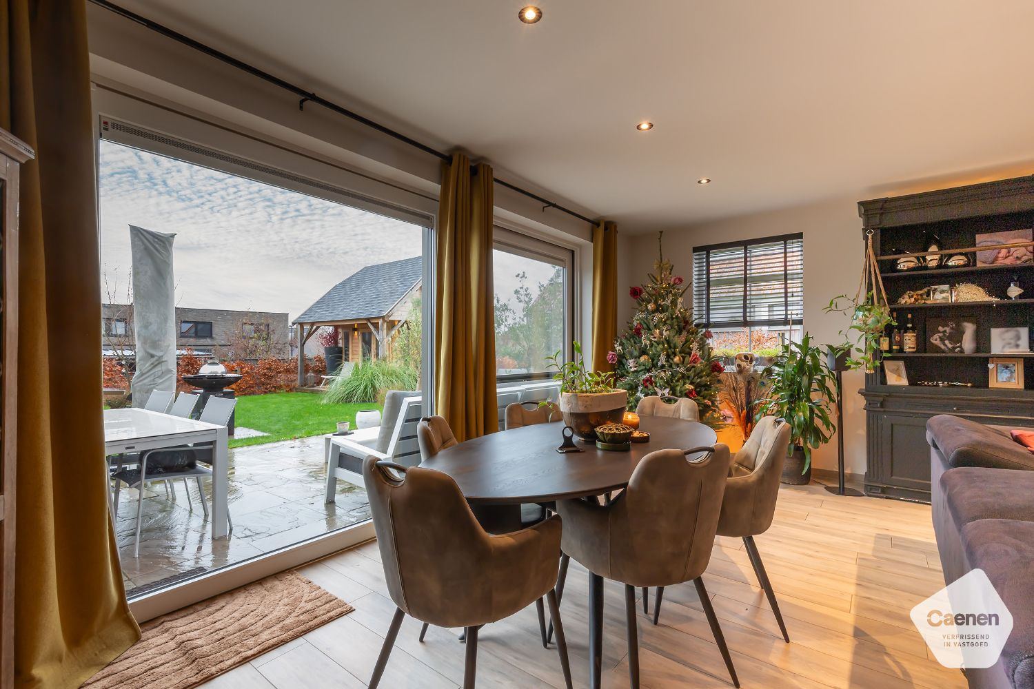 Recente instapklare woning ( BJ 2021) in een doodlopende straat met 4 slaapkamers, carport en tuin. foto 8