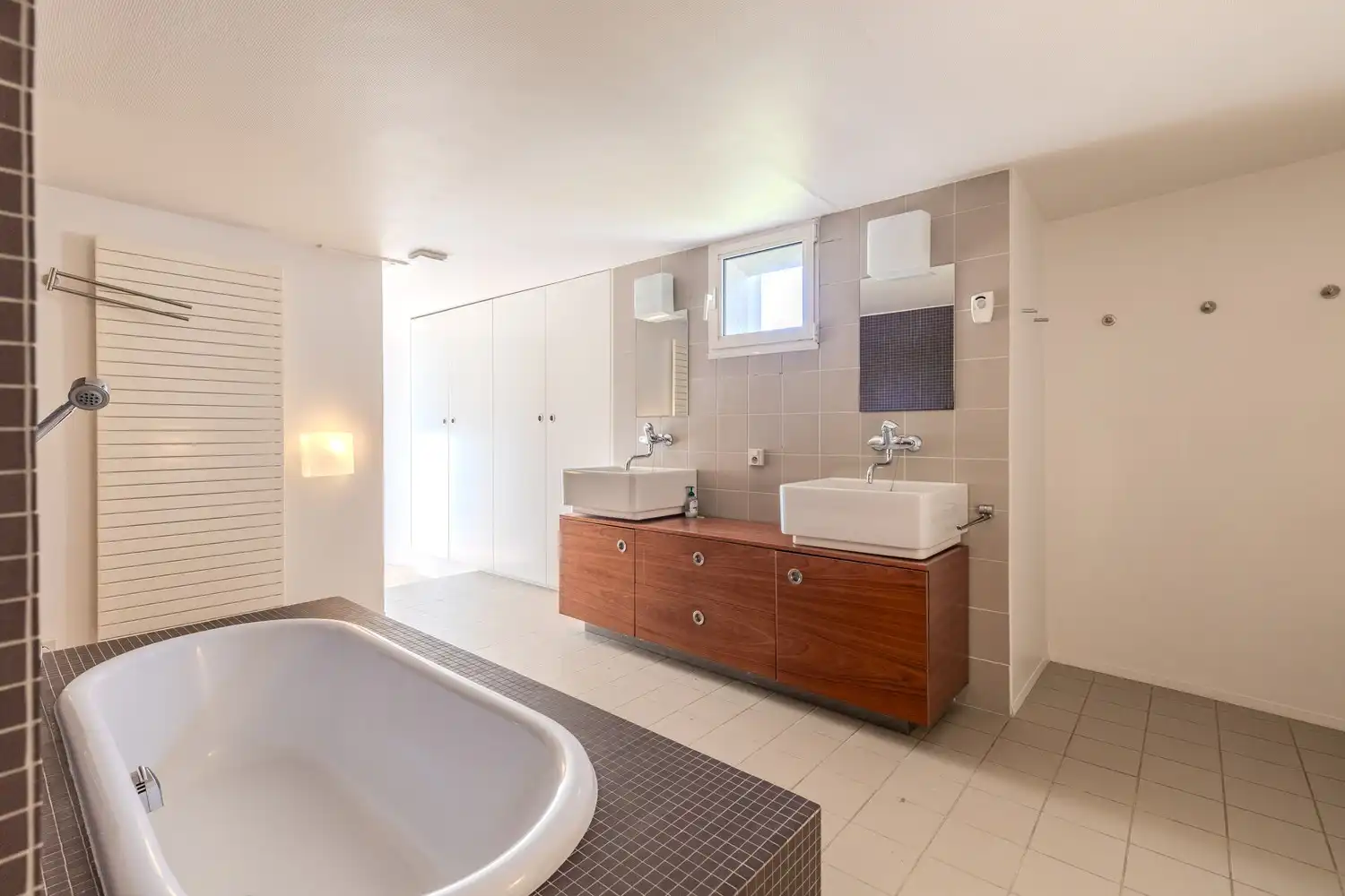 Moderne villa met ruime leefruimte, 4 slaapkamers en 2 badkamers op 13 are in gegeerde buurt Neerharen- Lanaken foto 29