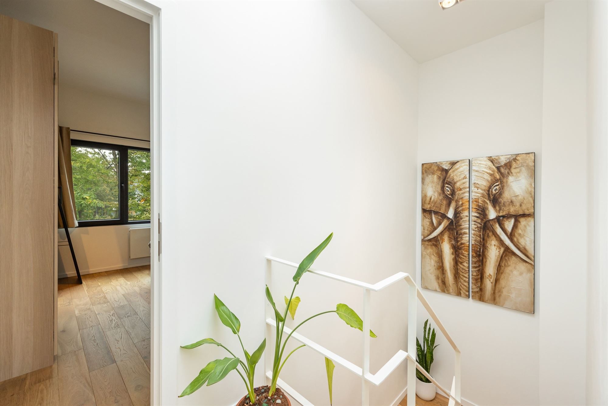 Modern gerenoveerde woning met 2 slpkmrs. en tuin foto 14