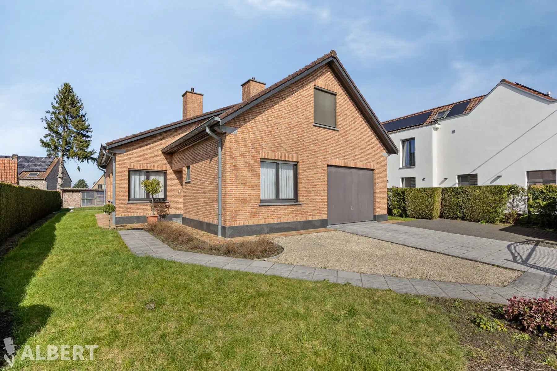 Bungalow te koop foto {{pictureIndex}}