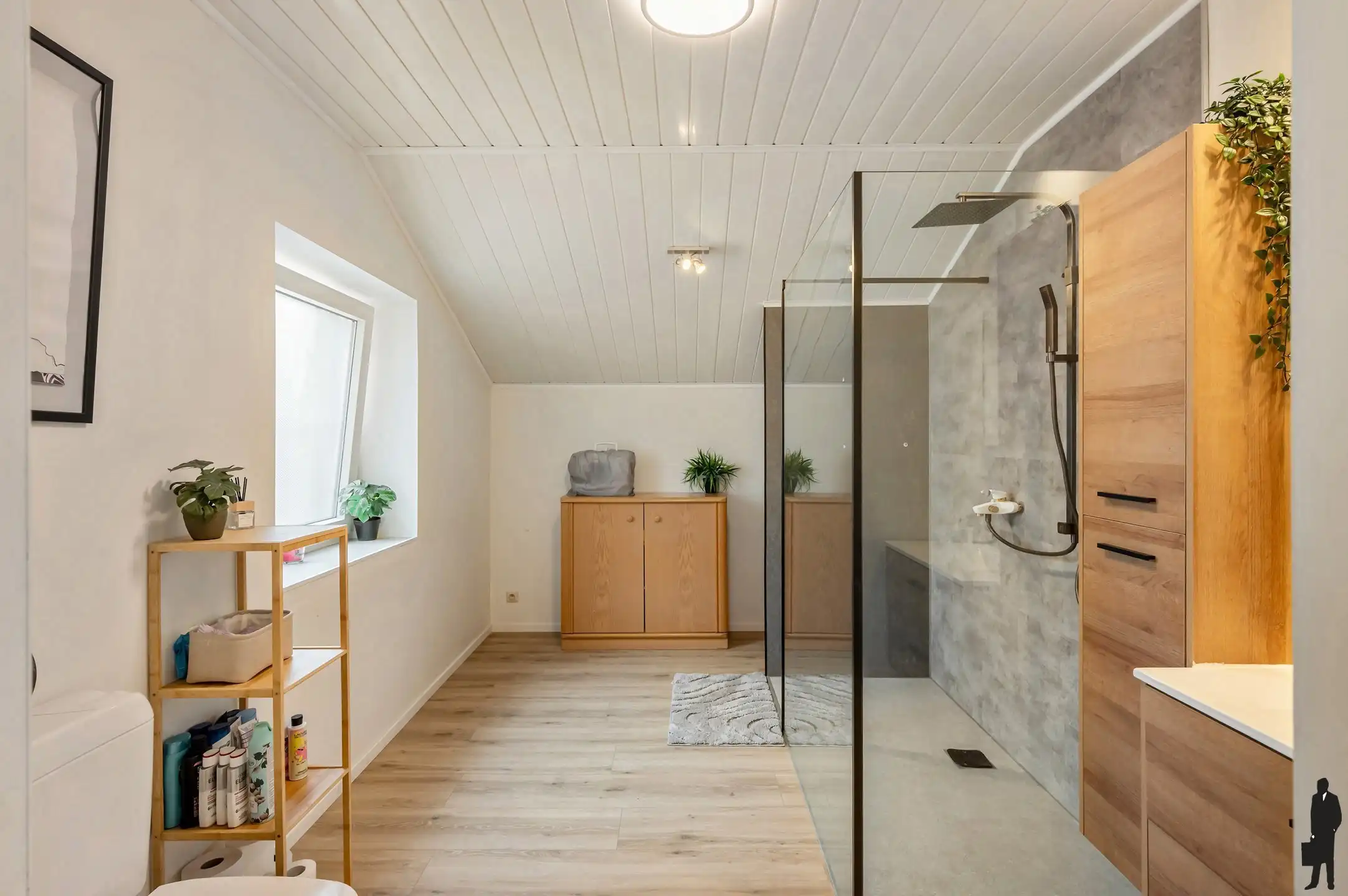 Charmante gerenoveerde rijwoning met zij-ingang en tuin in centrum Essen. foto 10