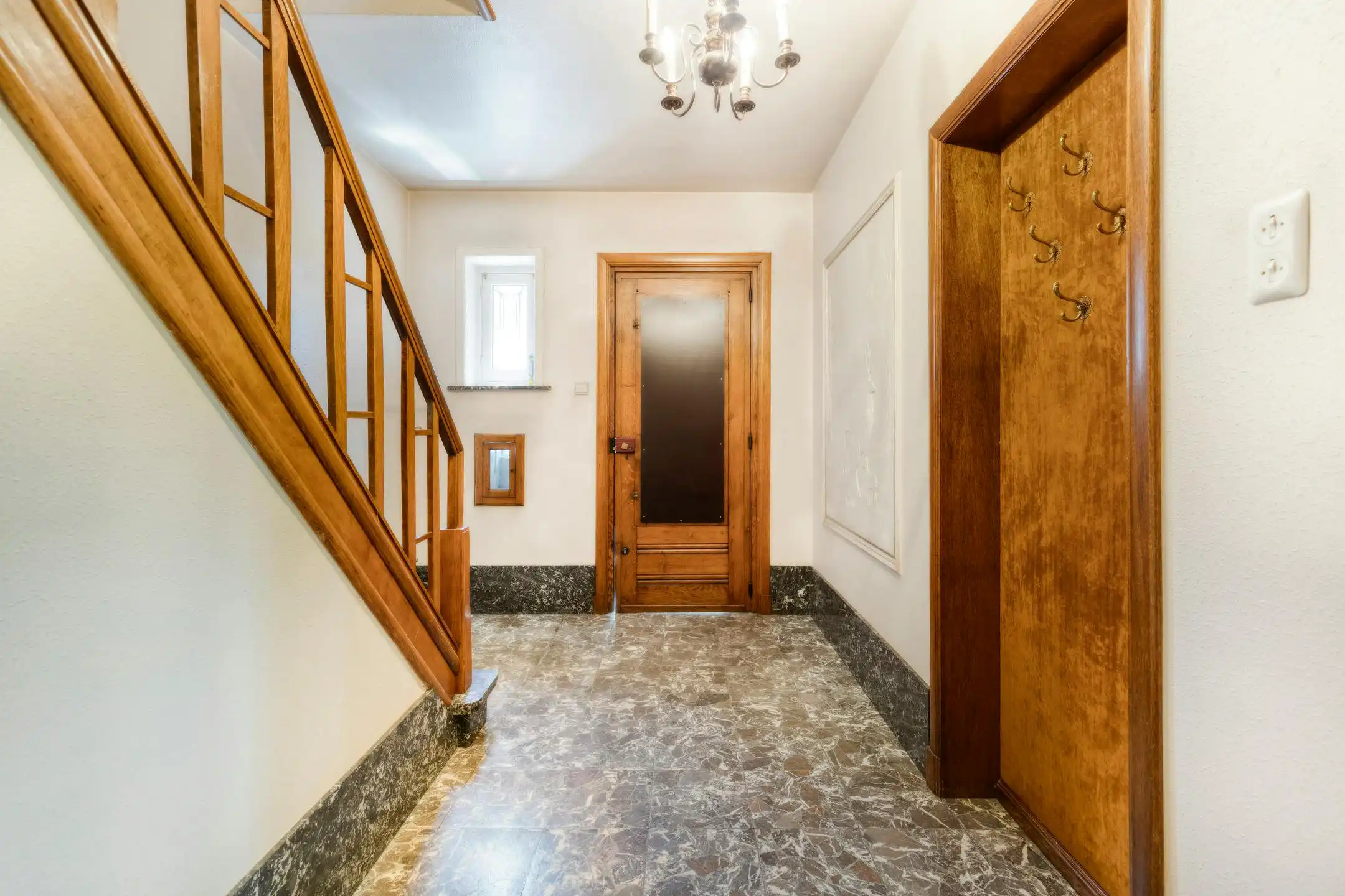 Karaktervolle gezinswoning op 1524m² te koop in Bissegem! foto 8