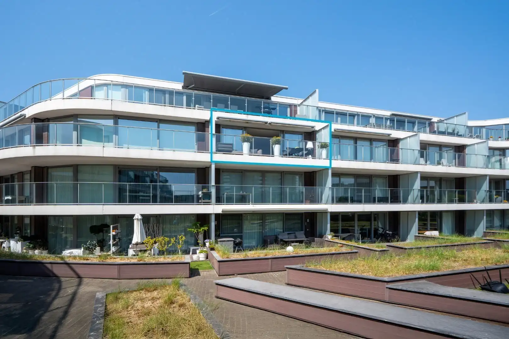 2-slaapkamerappartement met zonovergoten terrassen, hoogwaardige afwerking en topligging nabij zee foto 5