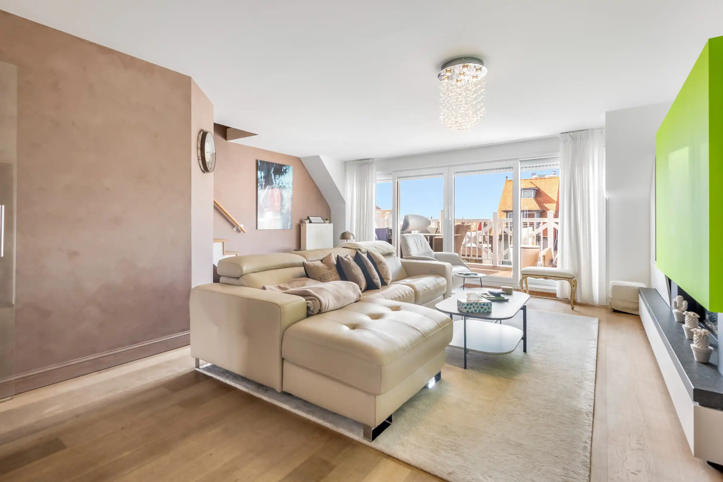 Ruim duplexappartement op de Lippenslaan in centrum Knokke.  foto {{pictureIndex}}