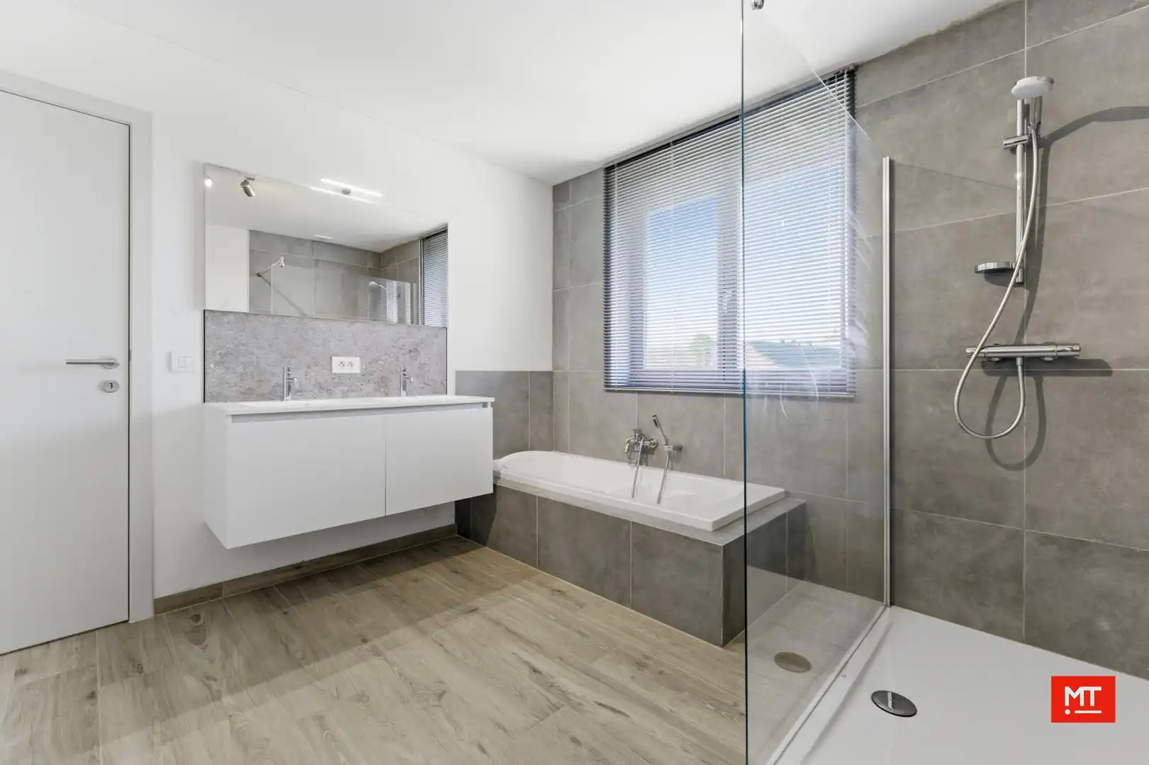 Recente, instapklare woning met 3 slpk, zonnige tuin en garage op het einde van een doodlopende straat in Langemark foto 13