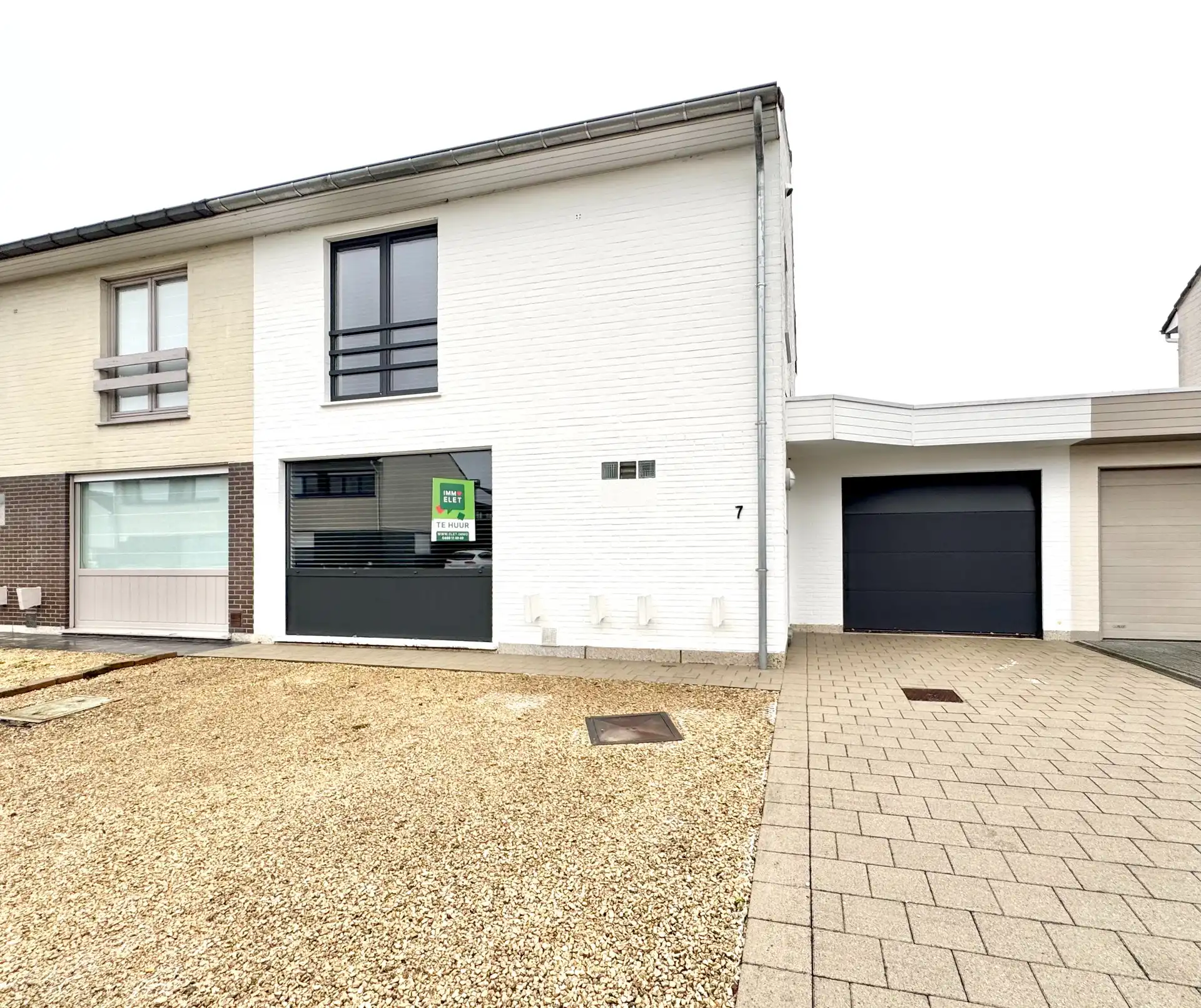 GERENOVEERDE WONING | 2 KAMERS | DRESSING |TUIN |GARAGE foto {{pictureIndex}}