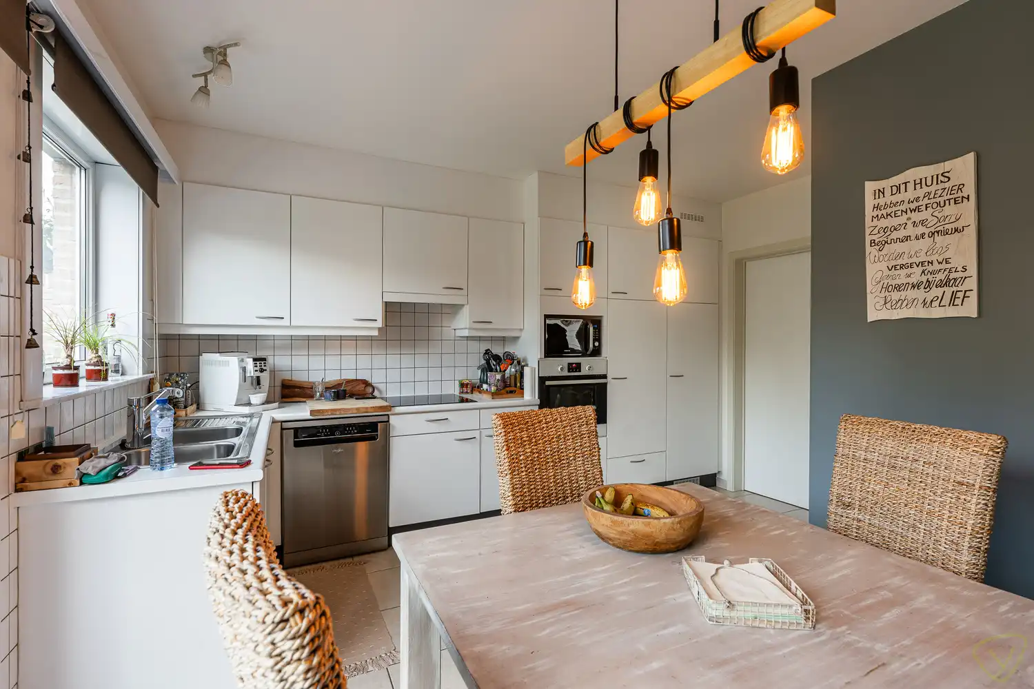 Lichtrijke instpaklare woning te Wondelgem in een residentiële omgeving. foto 8