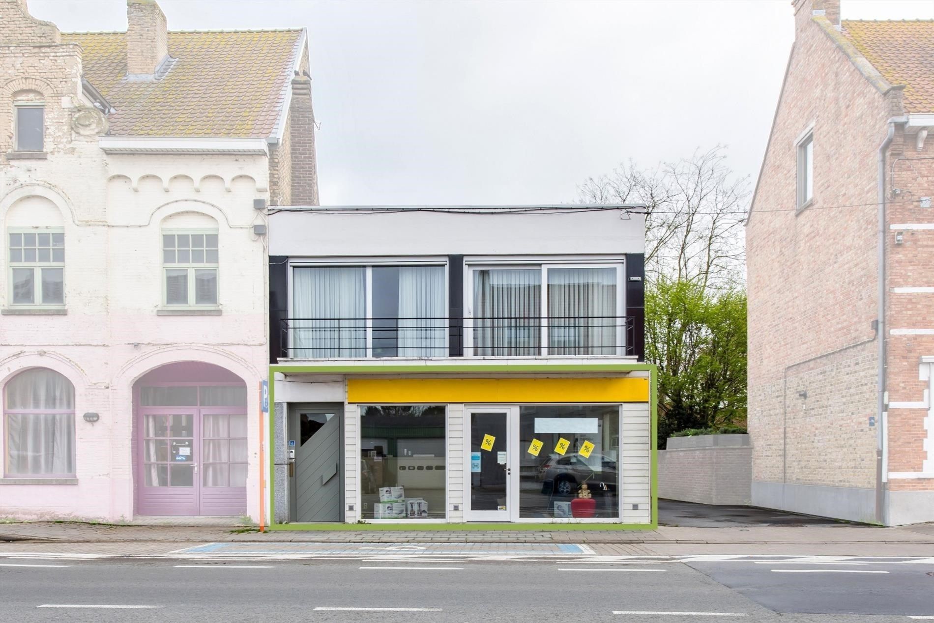 Uitstekend gelegen, gelijkvloerse handelsruimte in het centrum van Diksmuide foto 2