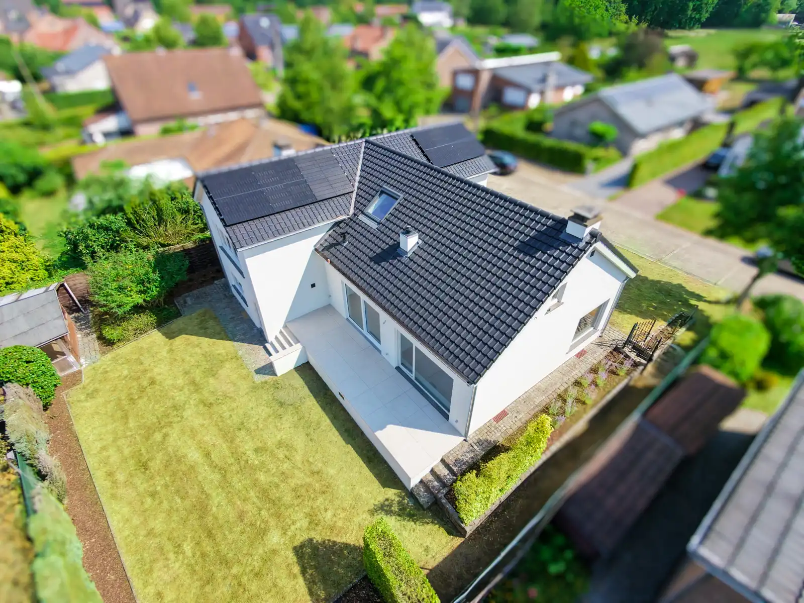 WONING IN DOODLOPENDE STRAAT MET ZICHT OP WEILANDEN foto 17
