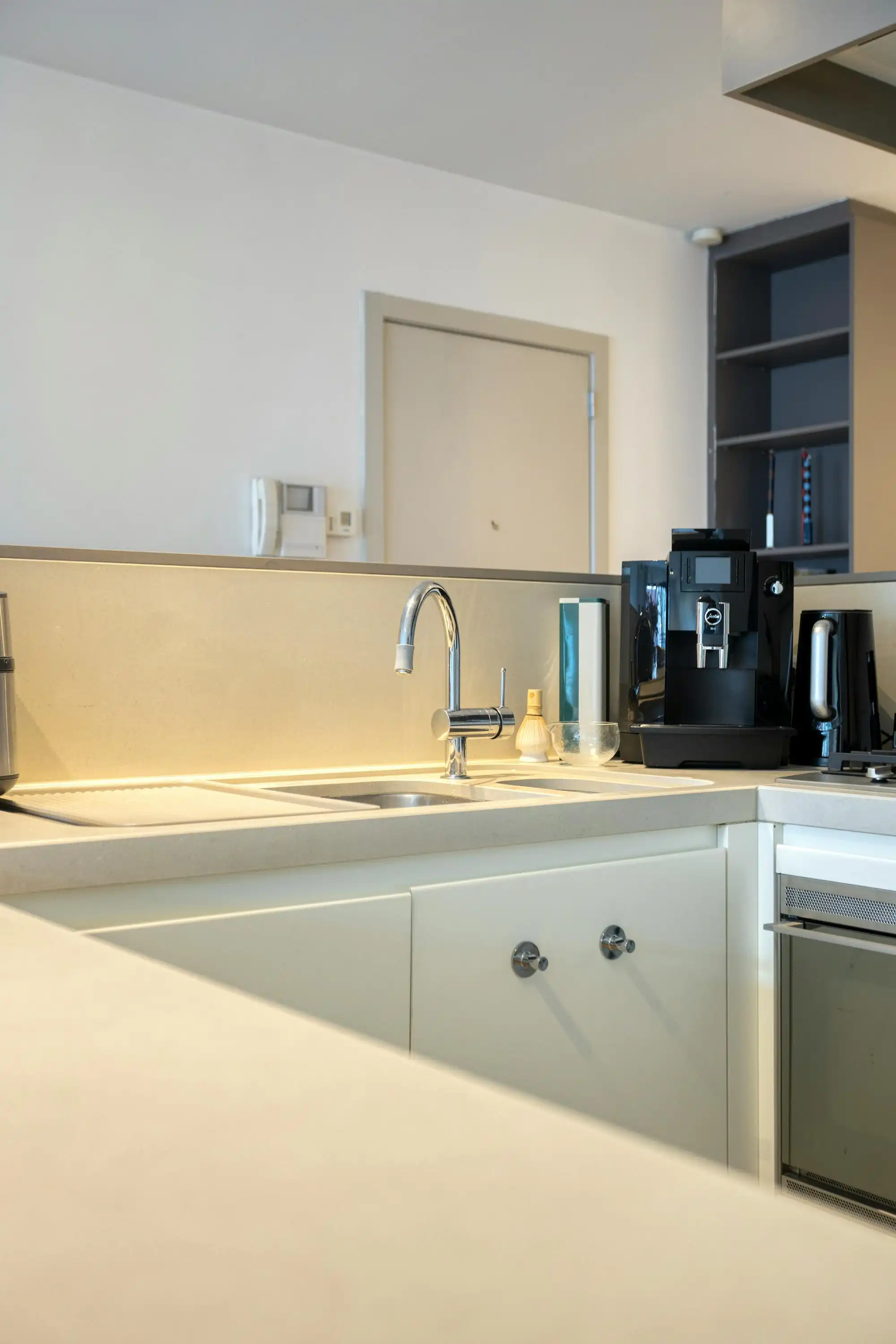 Lichtrijk appartement met terras te koop te Antwerpen Zuid! foto 8