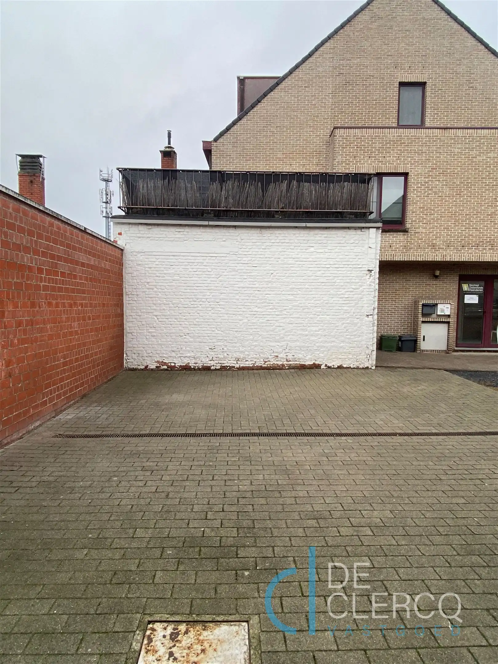 Nieuw, ruim kantoor met parking te huur centrum Lochristi!  foto 14