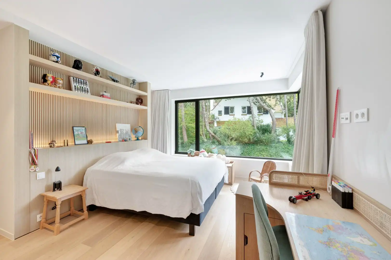 Luxueuze villa gelegen op een zeer rustige en begeerde ligging op enkele passen van het Albertplein foto 14