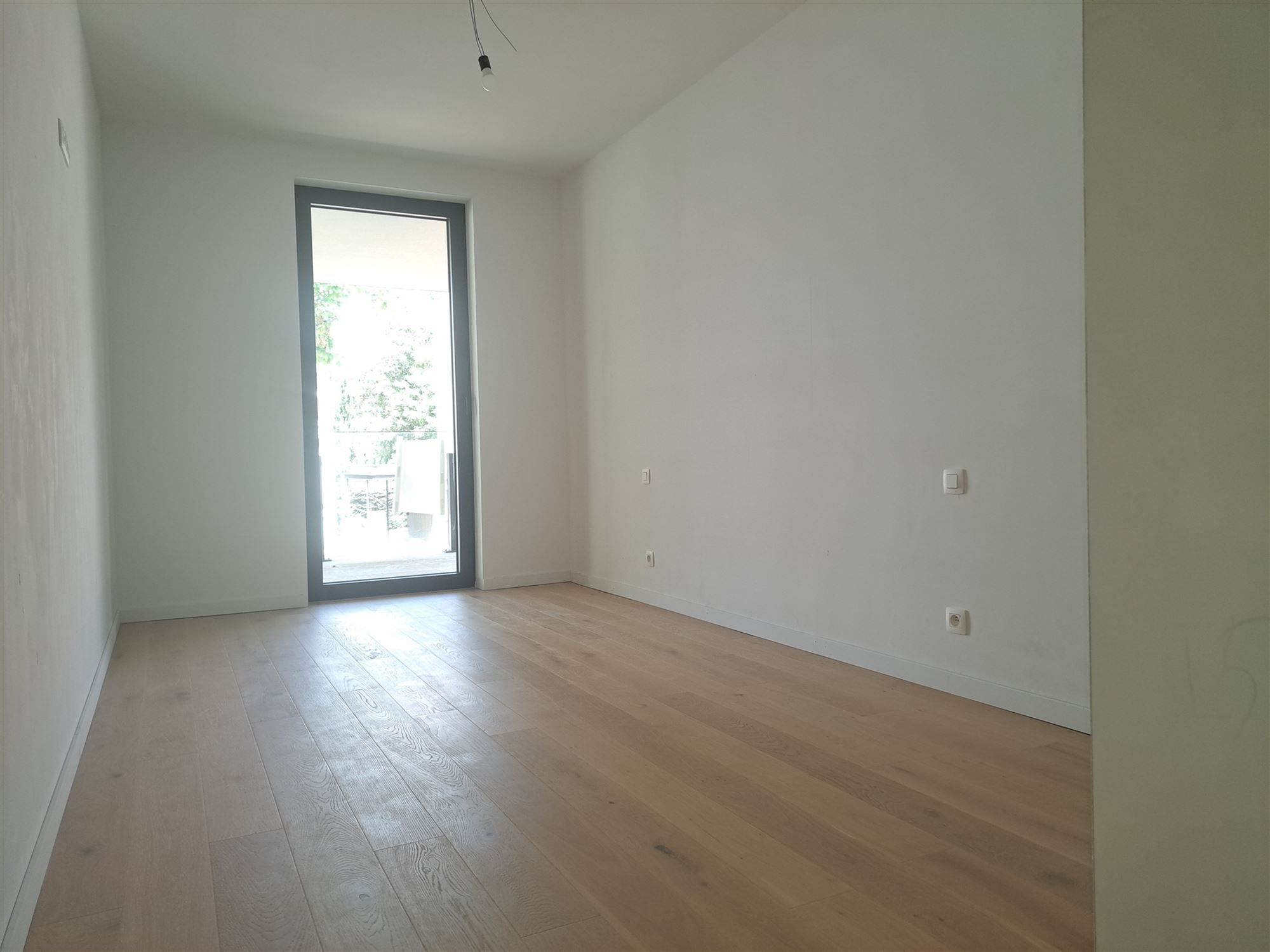 Ontdek dit moderne appartement met een luxueuze afwerking en mooi design. 2 slaapkamers met elk hun badkamer. En met ondergrondse parking. foto 18