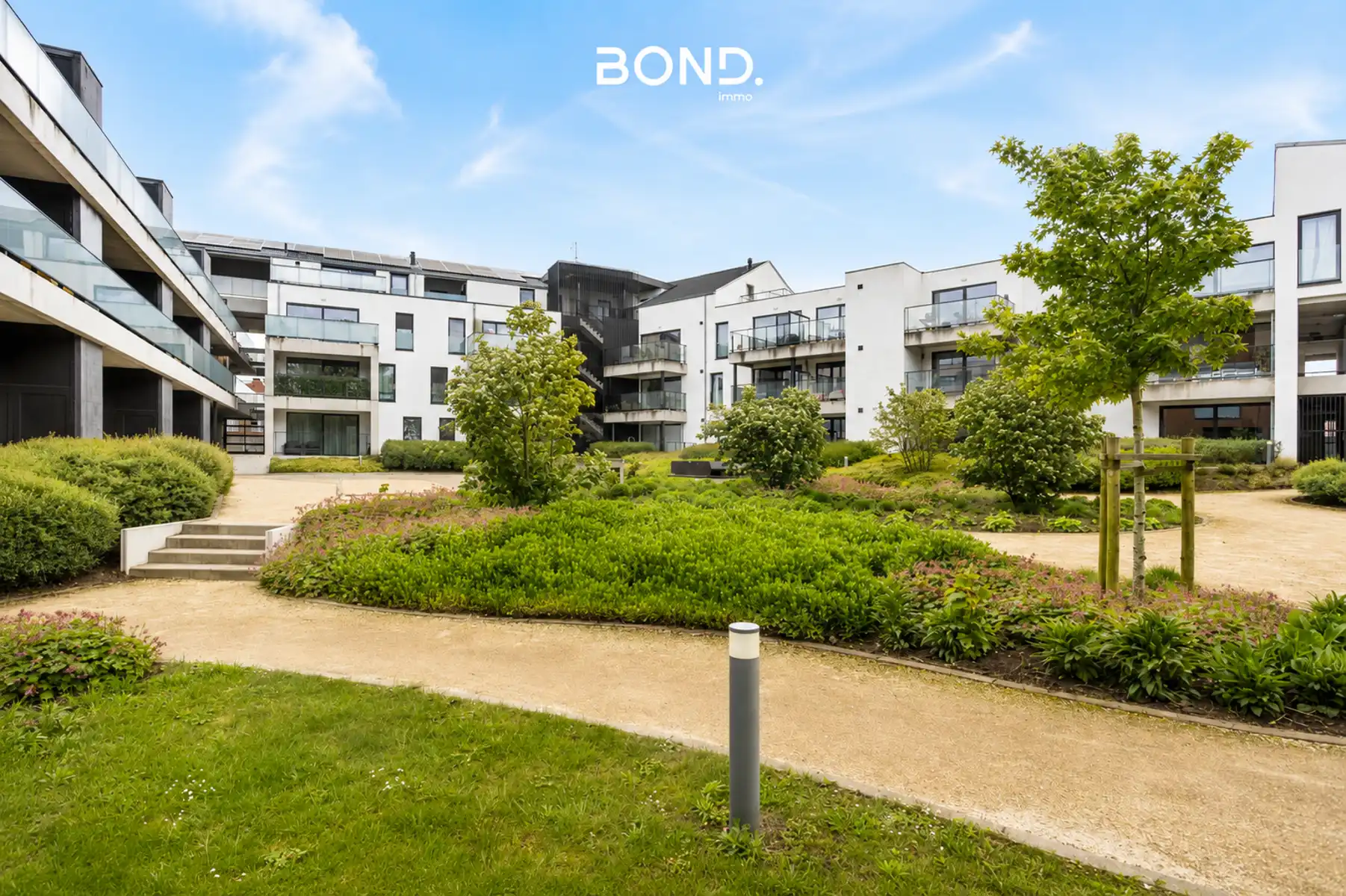 Instapklaar 2-slaapkamer appartement met terras en parking foto {{pictureIndex}}