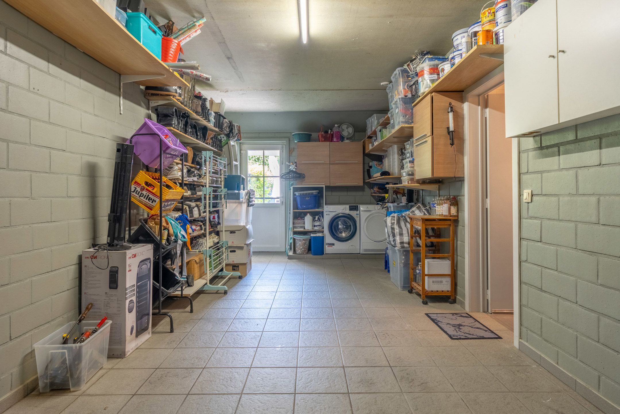 Instapklare woning met 3 grote slpks en garage foto 15